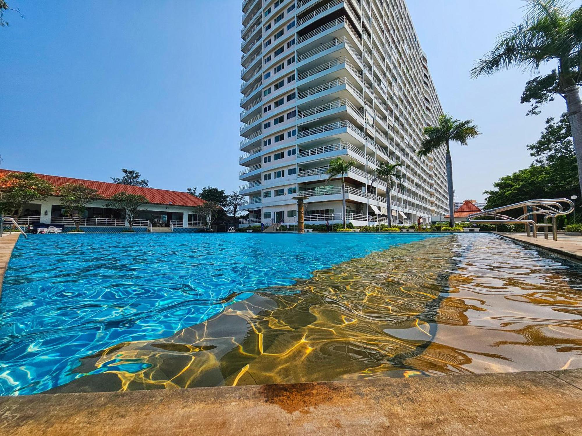 View Talay 5 Jomtien Beachfront Pattaya Extérieur photo