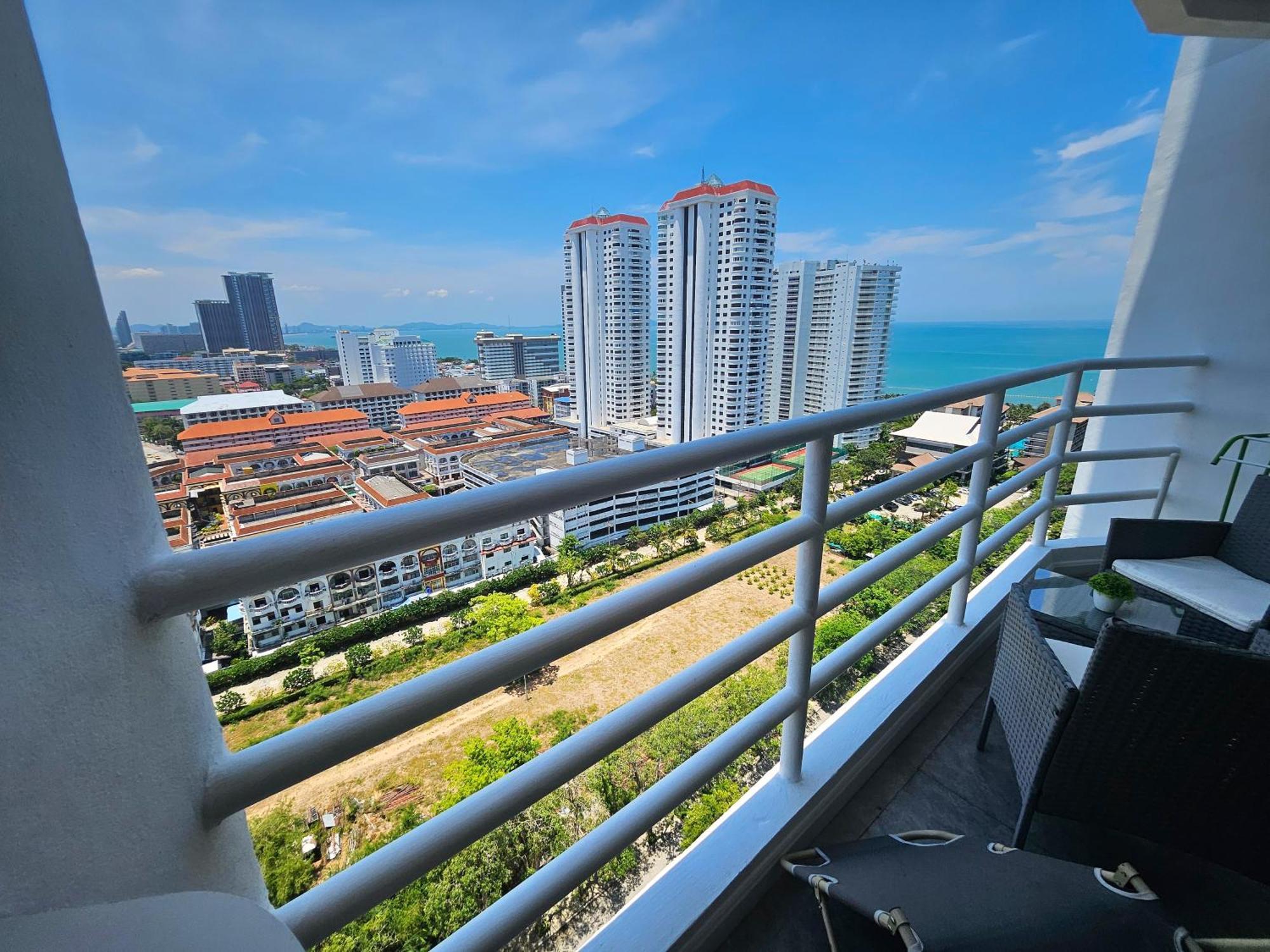 View Talay 5 Jomtien Beachfront Pattaya Extérieur photo